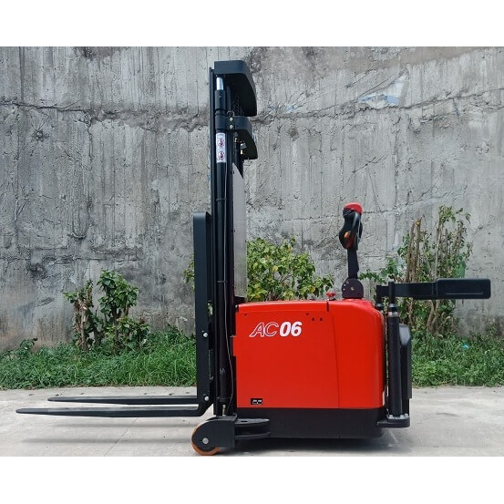 Xe Nâng Tay Điện 500kg-2 tấn đứng lái