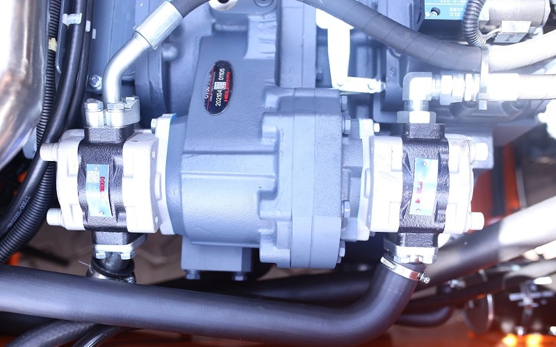 bom-thuy-luc-xe-nang-Heli-5-tan