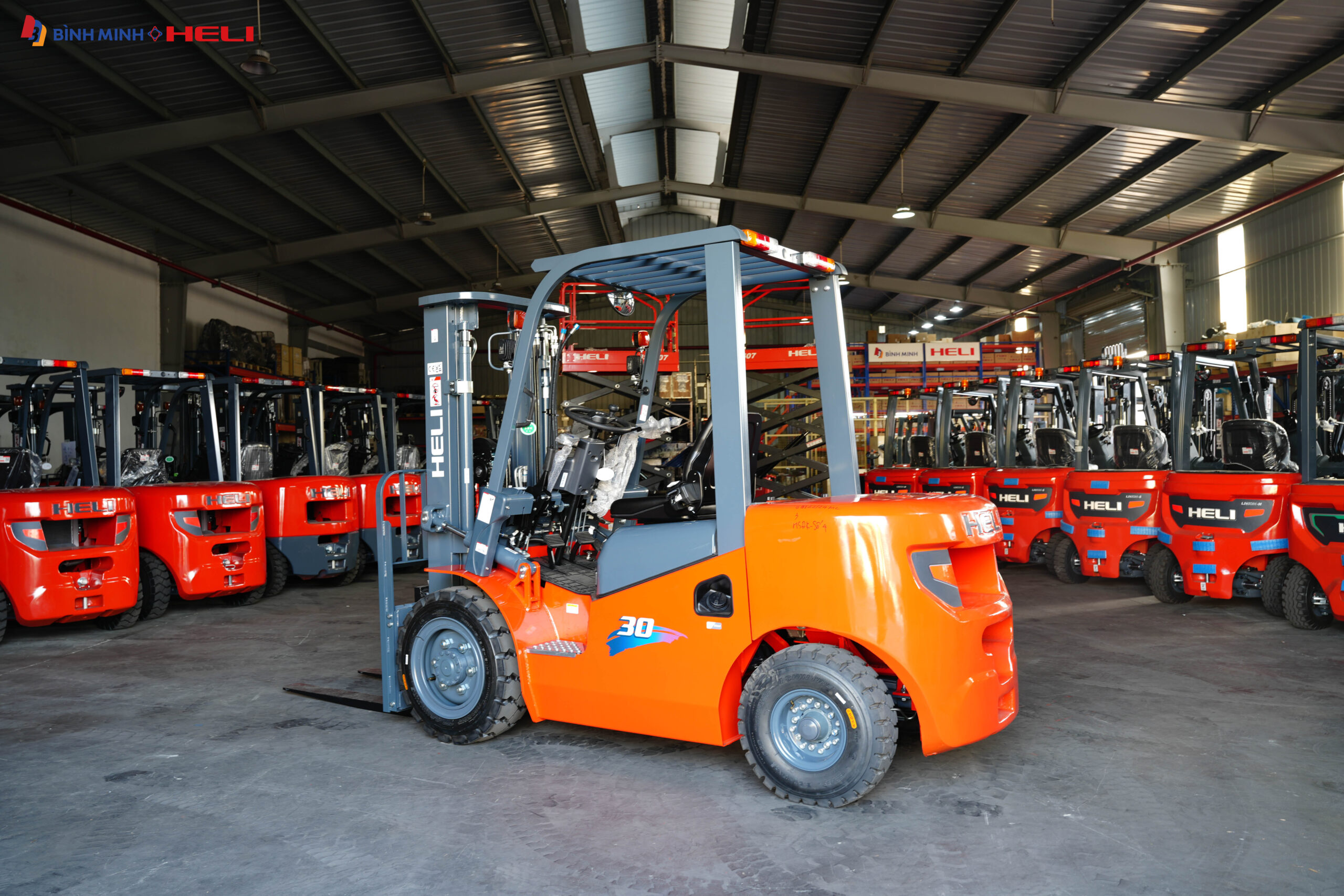 Xe nâng dầu 3 tấn mới 100%