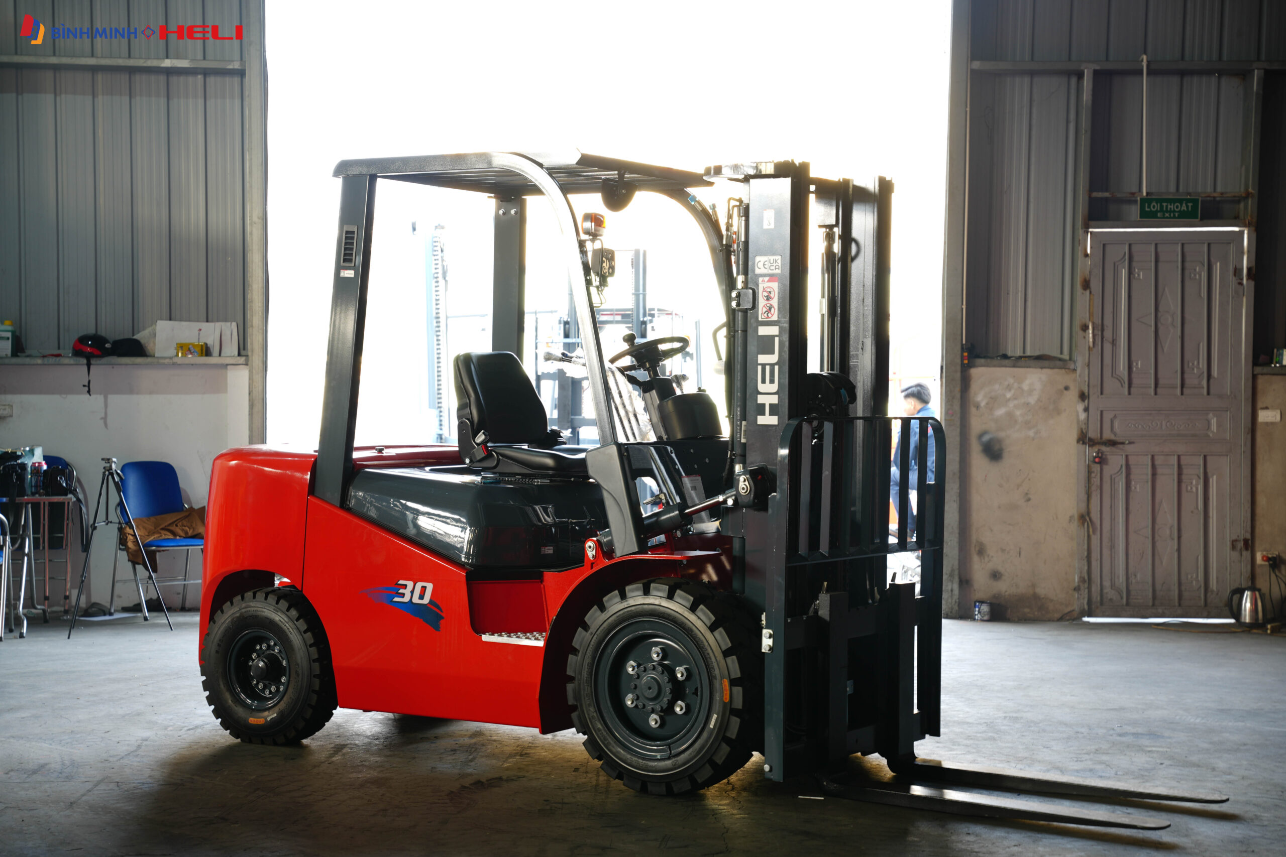 Xe nâng dầu 3 tấn mới 100%