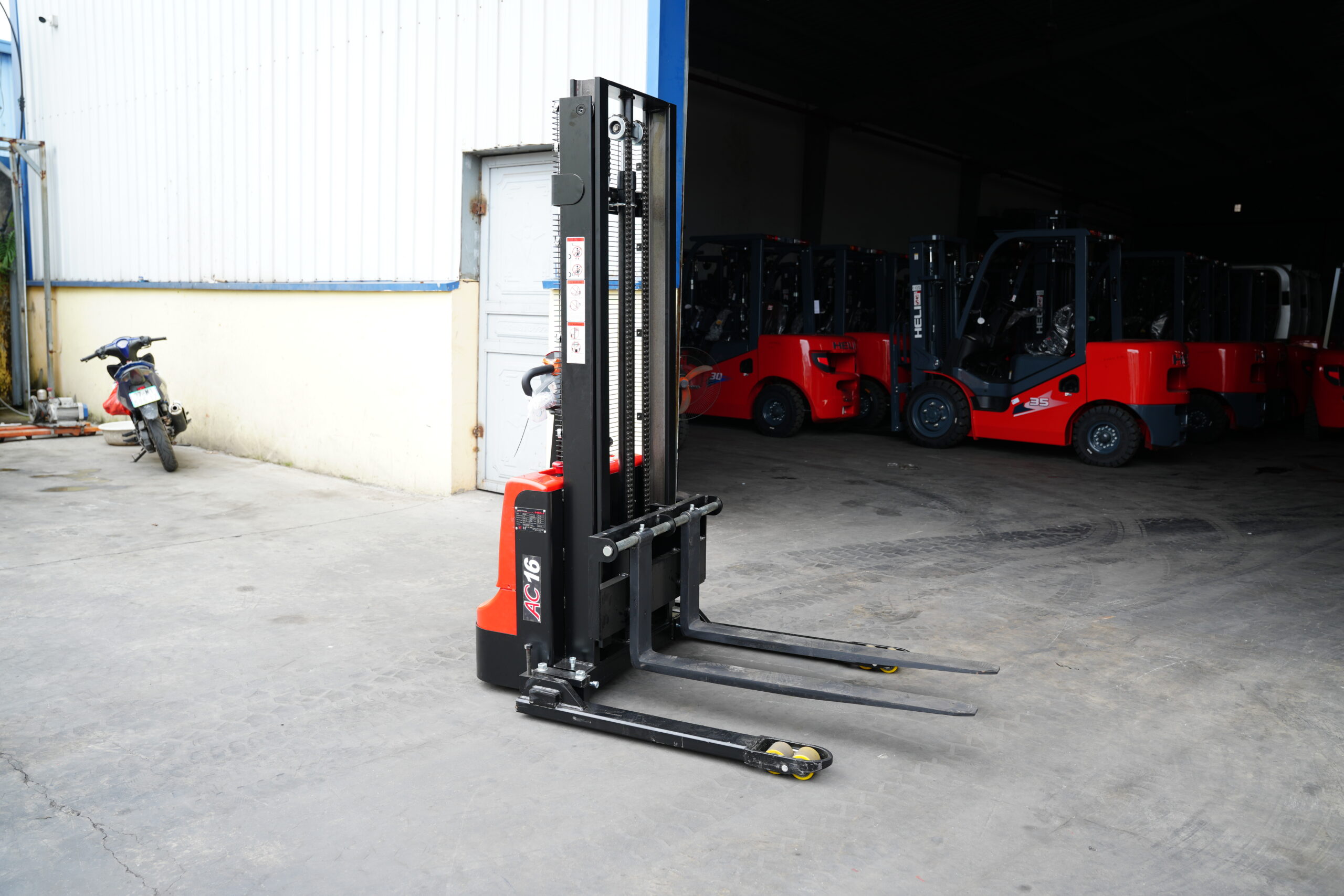 Xe Nâng Tay Điện 1.2 Tấn Pin Lithium Mới 100%