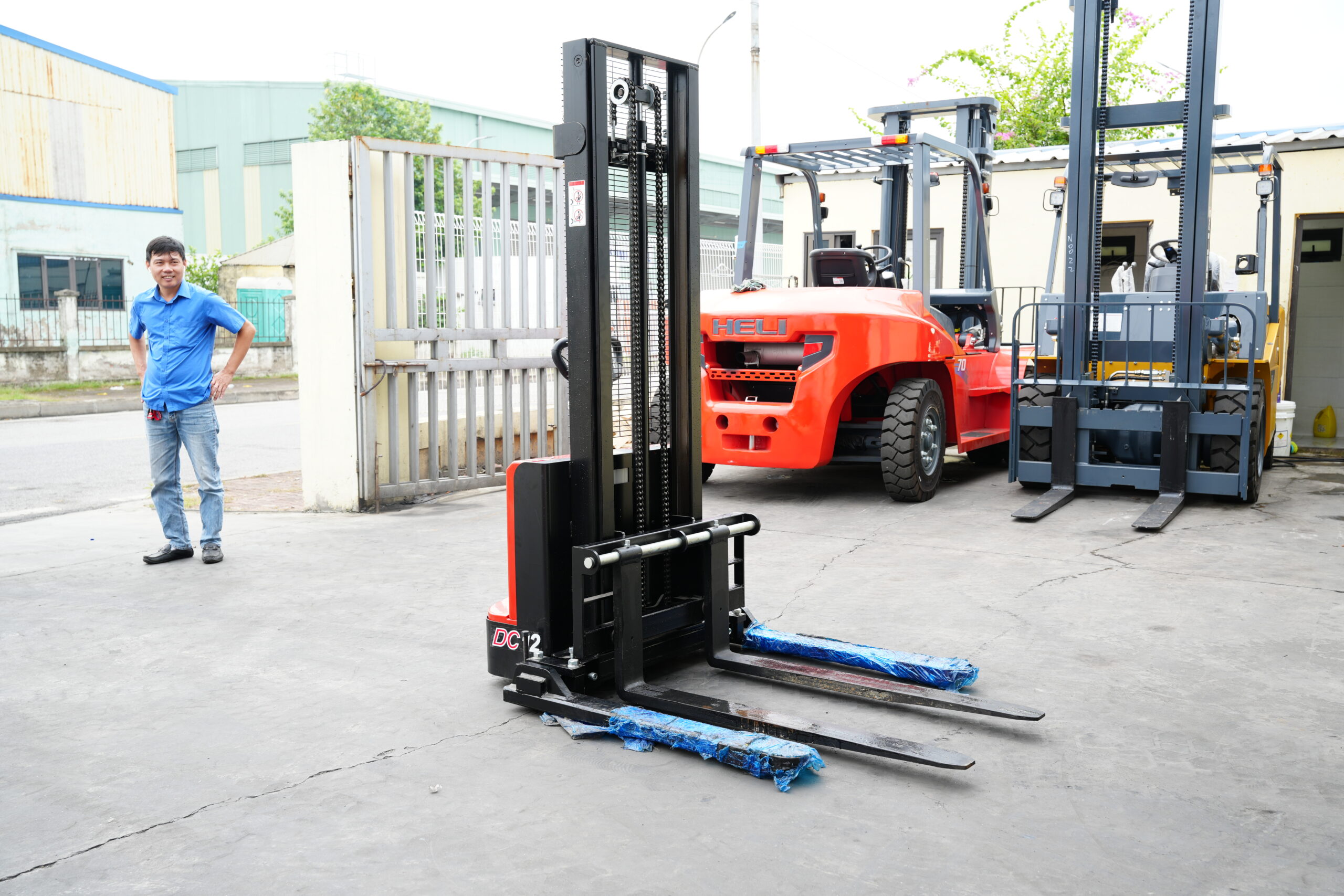 Xe Nâng Tay Điện 1.2 Tấn Pin Lithium Mới 100%