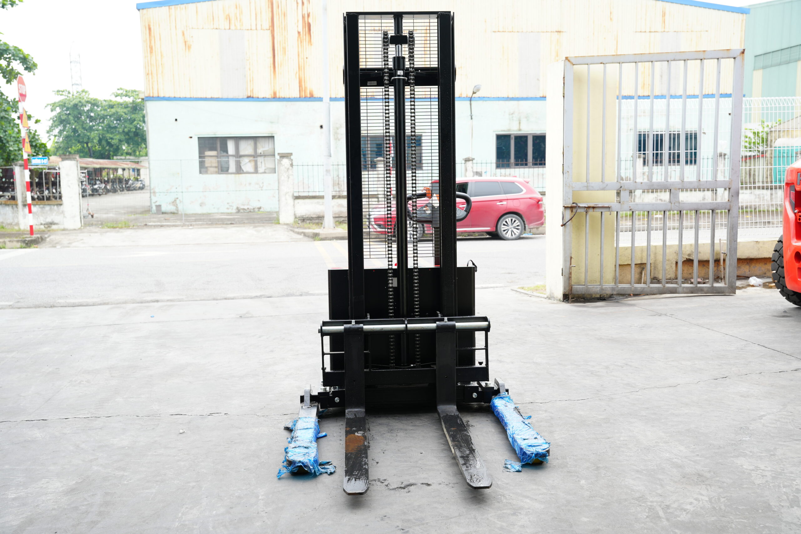Xe Nâng Tay Điện 1.2 Tấn Pin Lithium Mới 100%