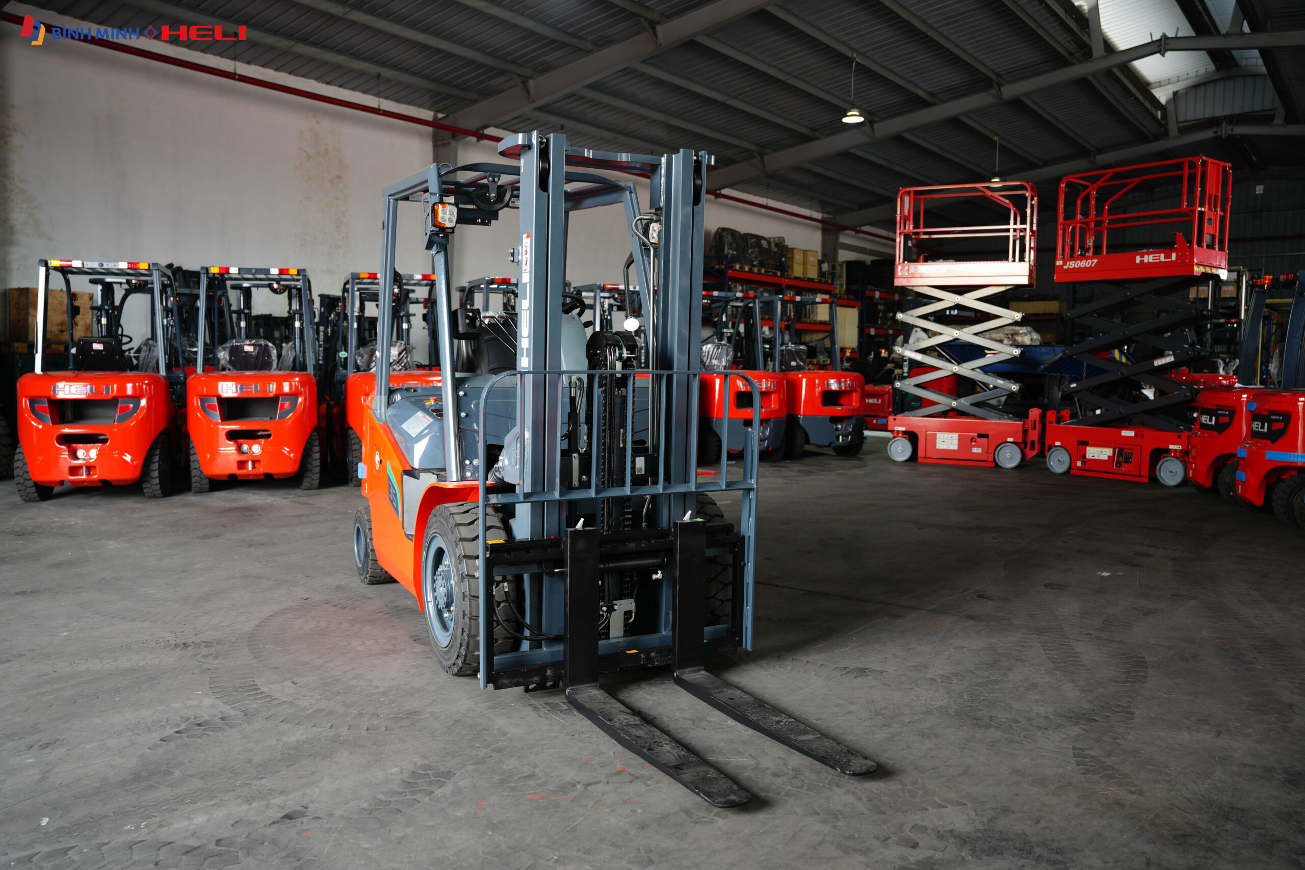 Xe nâng điện lắp dịch giá