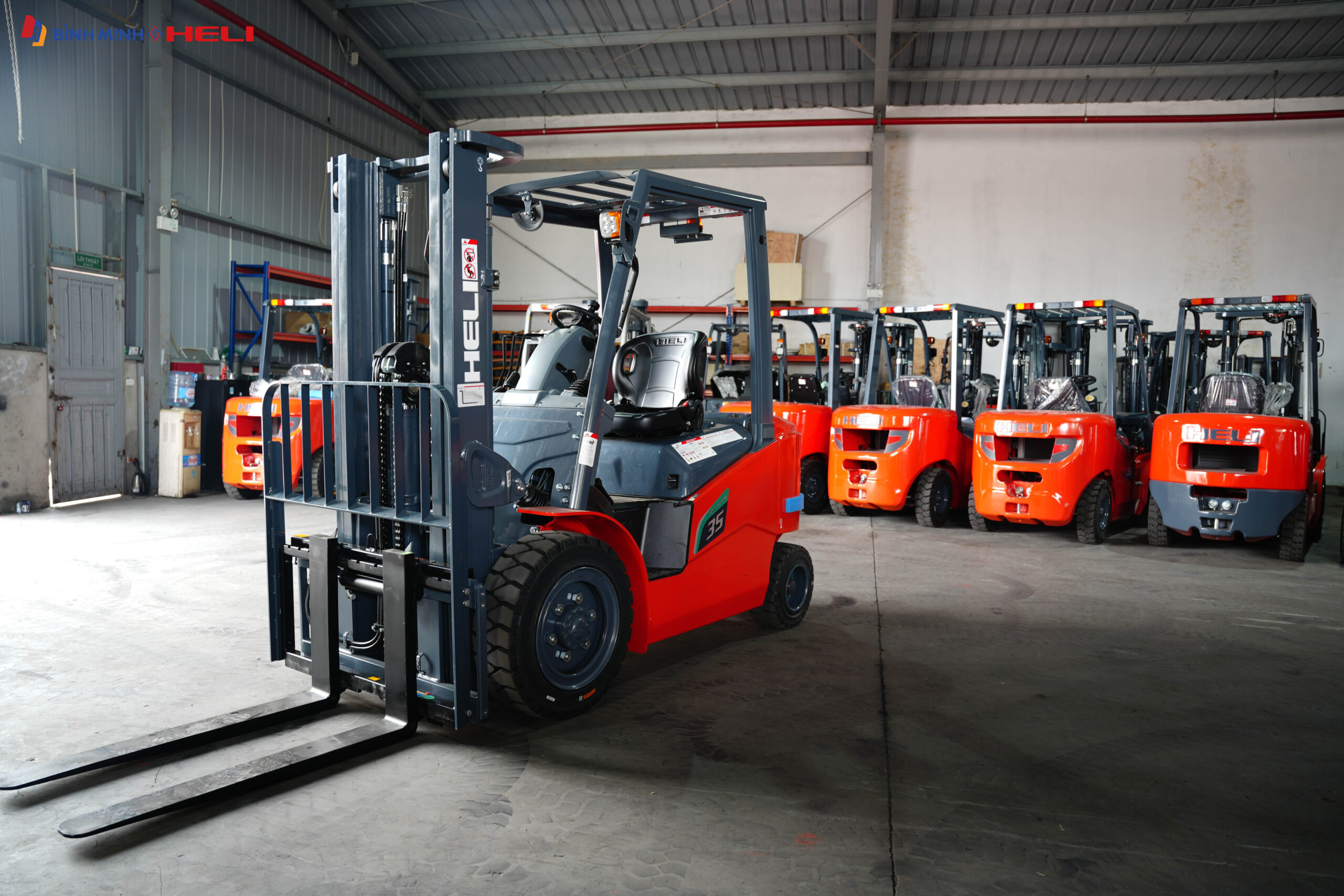 Xe nâng điện lắp dịch giá