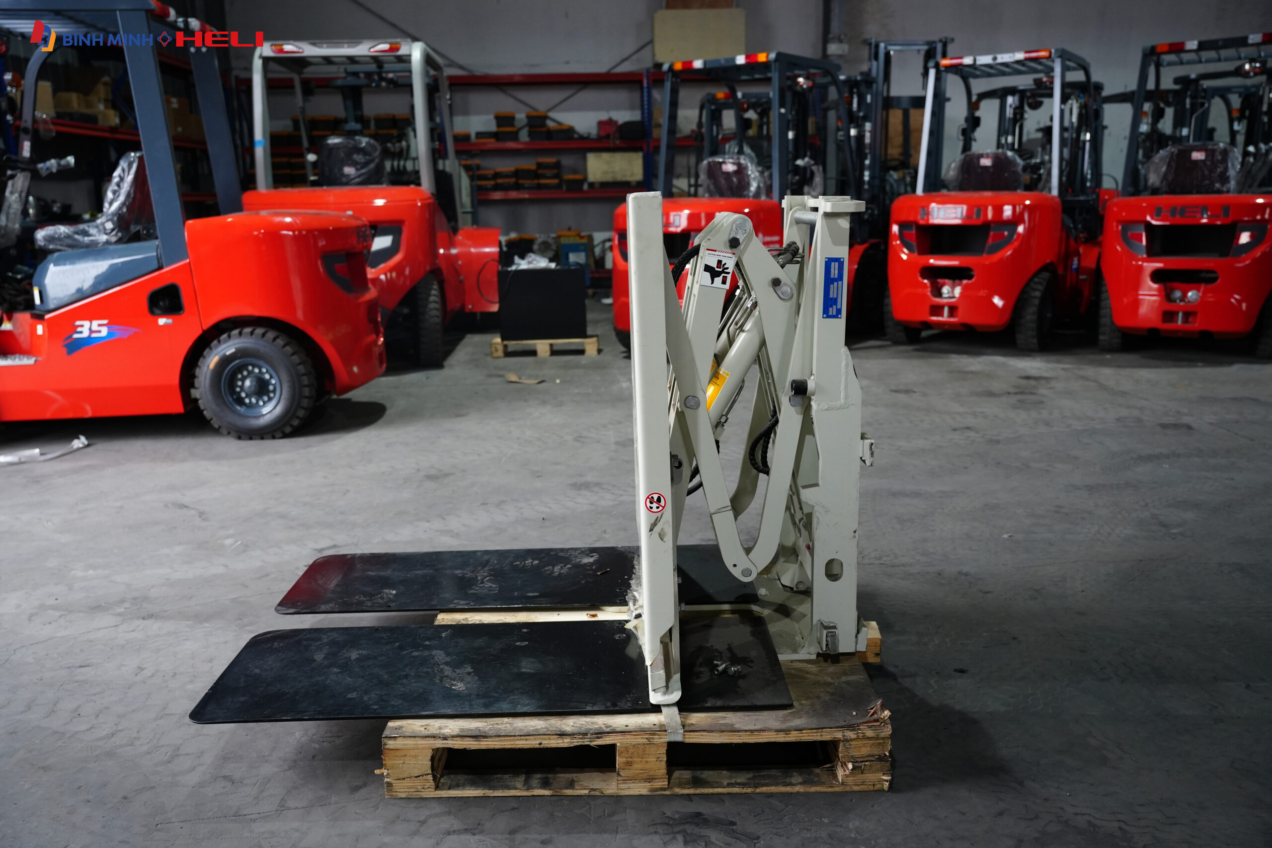 Xe nâng dầu lắp bộ kéo đẩy pushpull