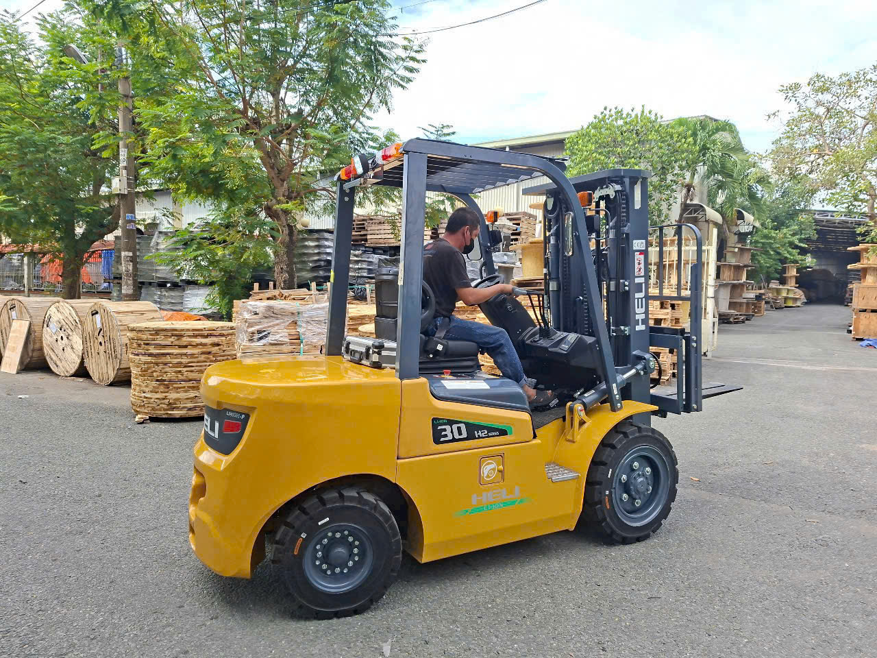 Xe nâng điện 3 tấn H2
