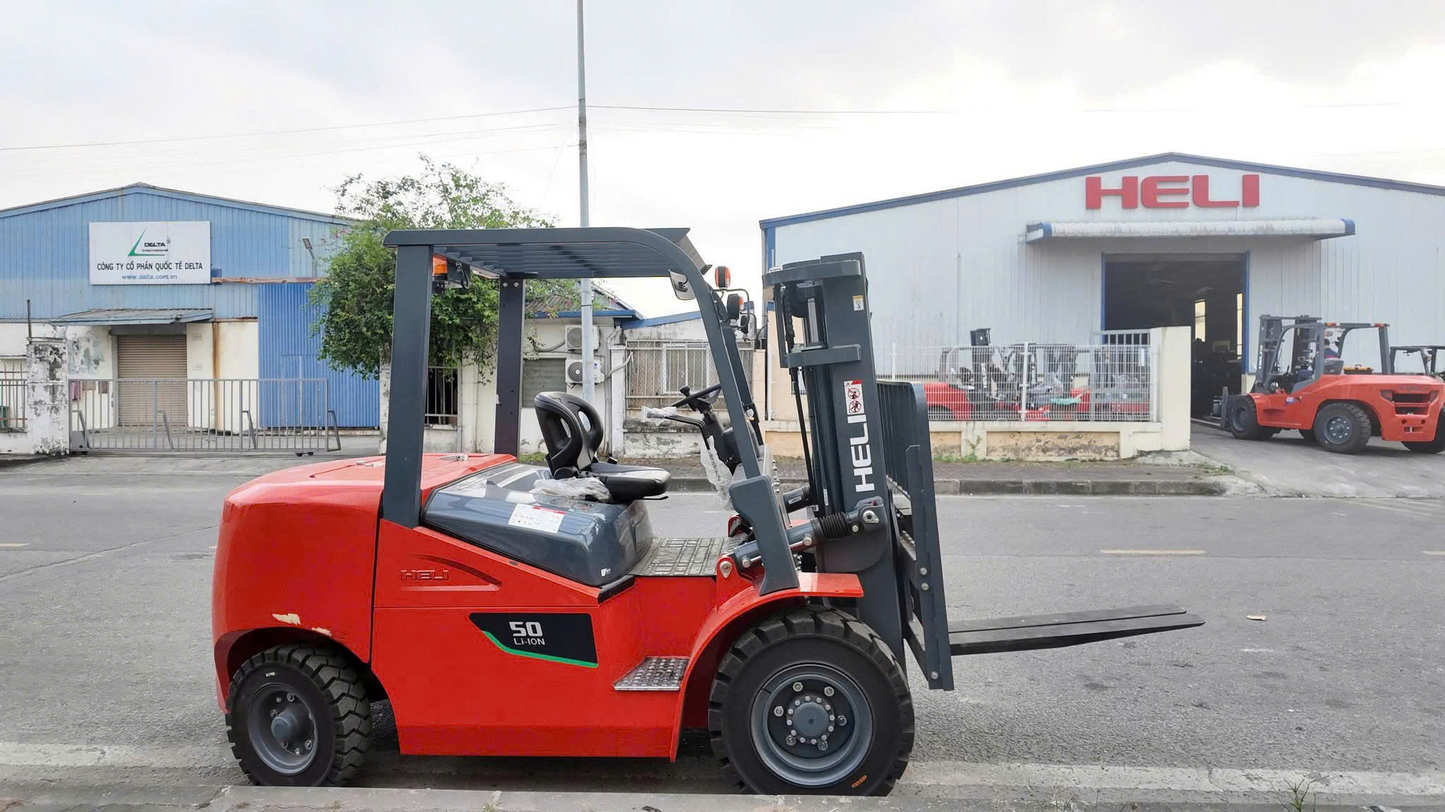 Xe nâng điện 5 tấn