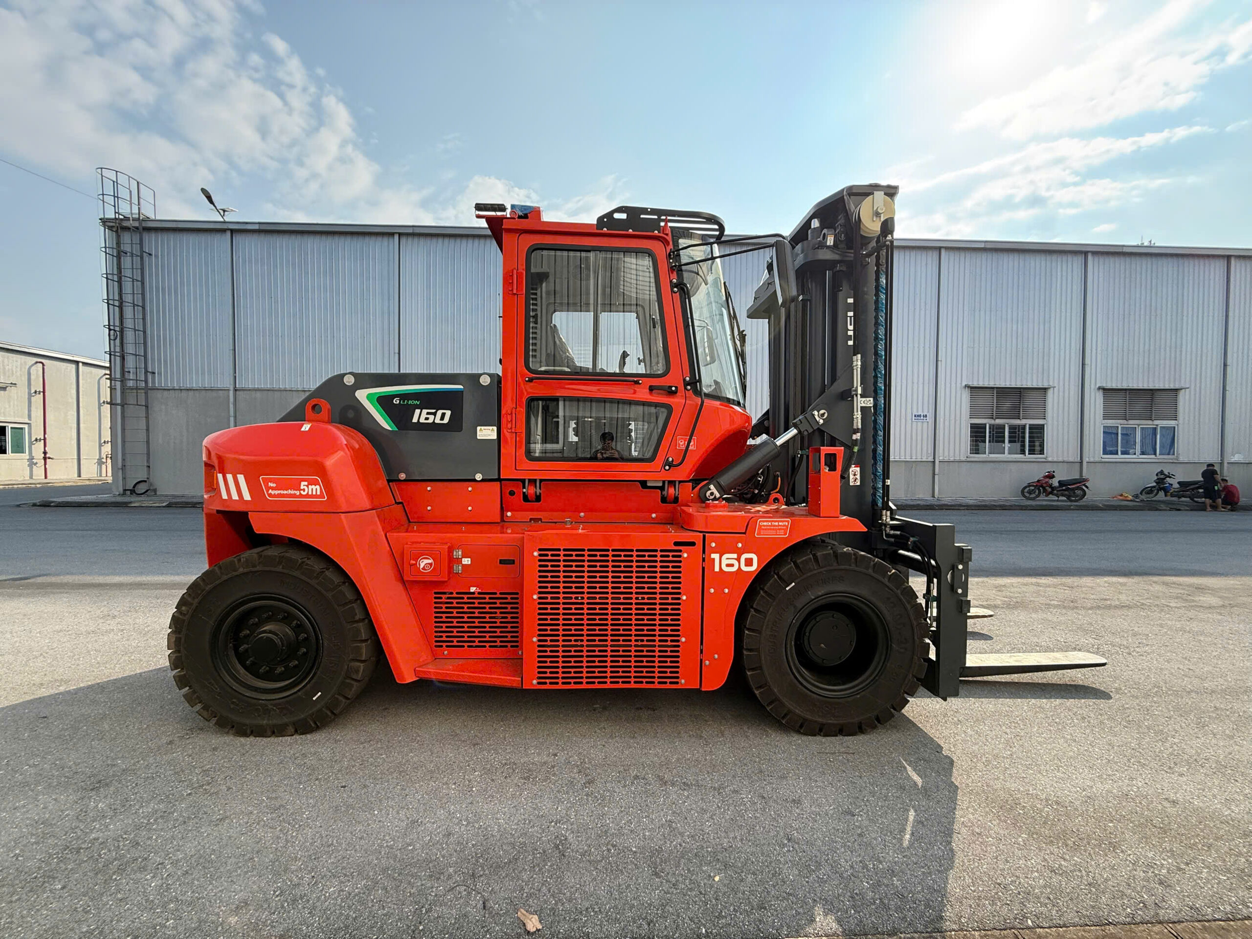 Xe nâng điện 16 tấn