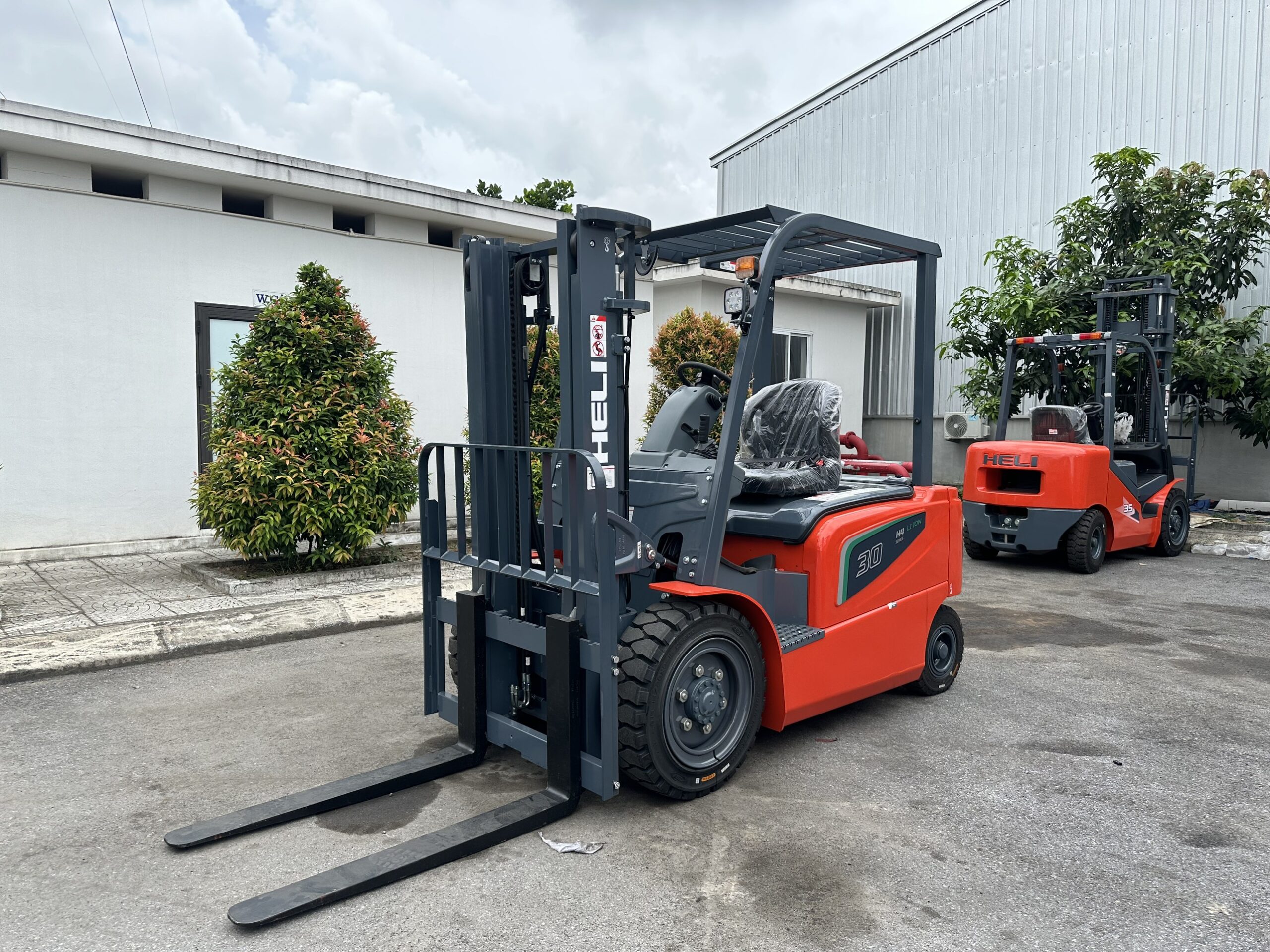 Xe nâng điện 3 tấn