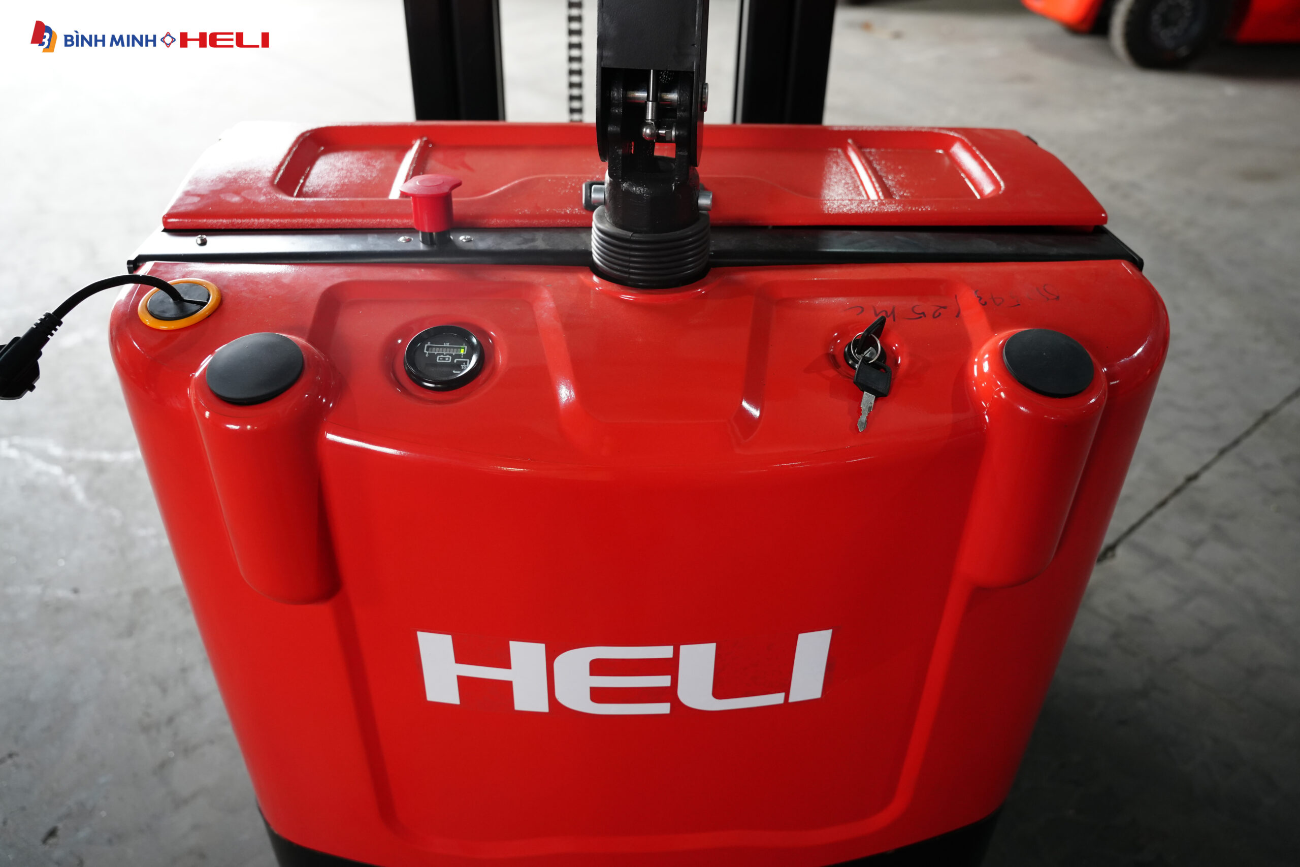 Xe Nâng Tay Điện 700kg Dắt Lái Nhỏ Gọn Mới 100%