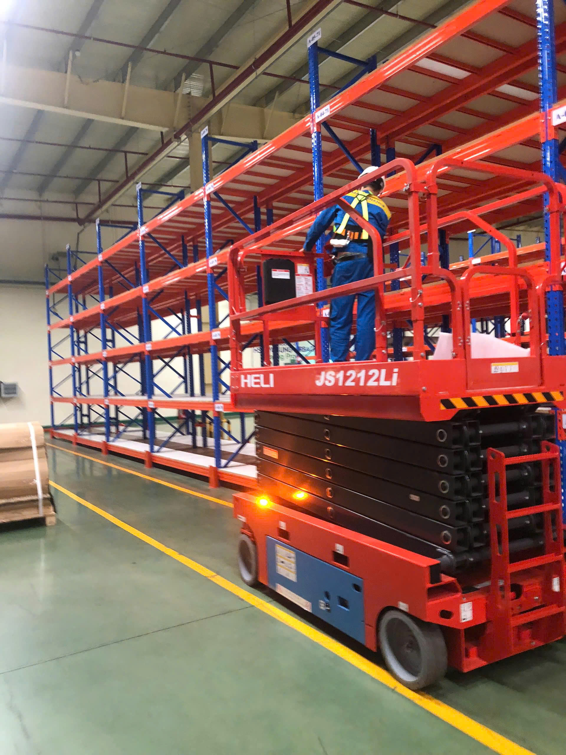 Xe nâng Người 12m JS1212